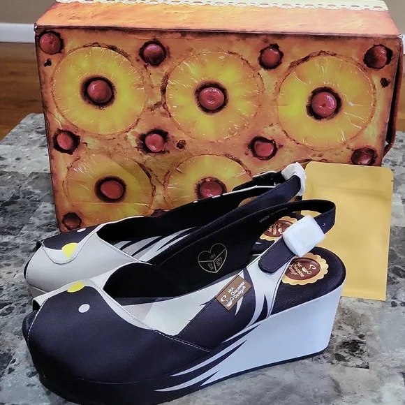 Hot Chocolate Design Black Birds Sandal - Picture 9 of 16